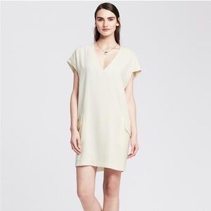 Banana republic cap sleeve v-neck cocoon mini dress in off white. petite small
